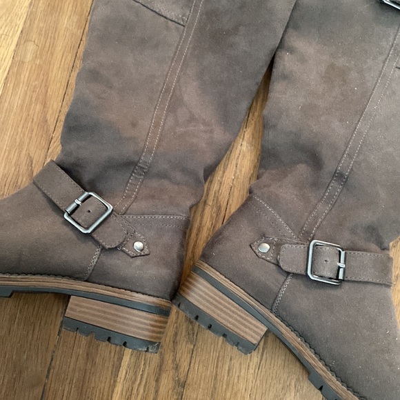 Kenneth Cole zip up boots - Picture 2 of 10